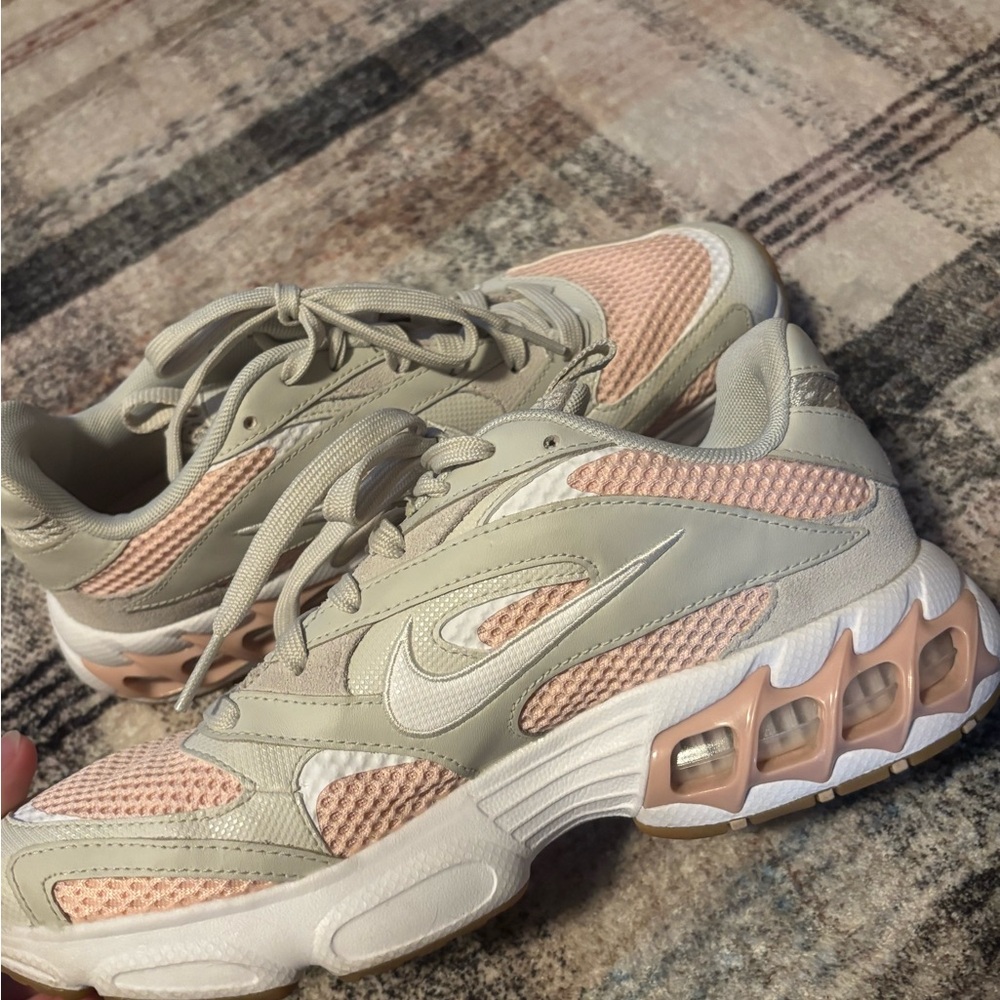 Nike Zoom Air Fire
Light Bone Pale Coral (Women's) - Picture 6 of 7